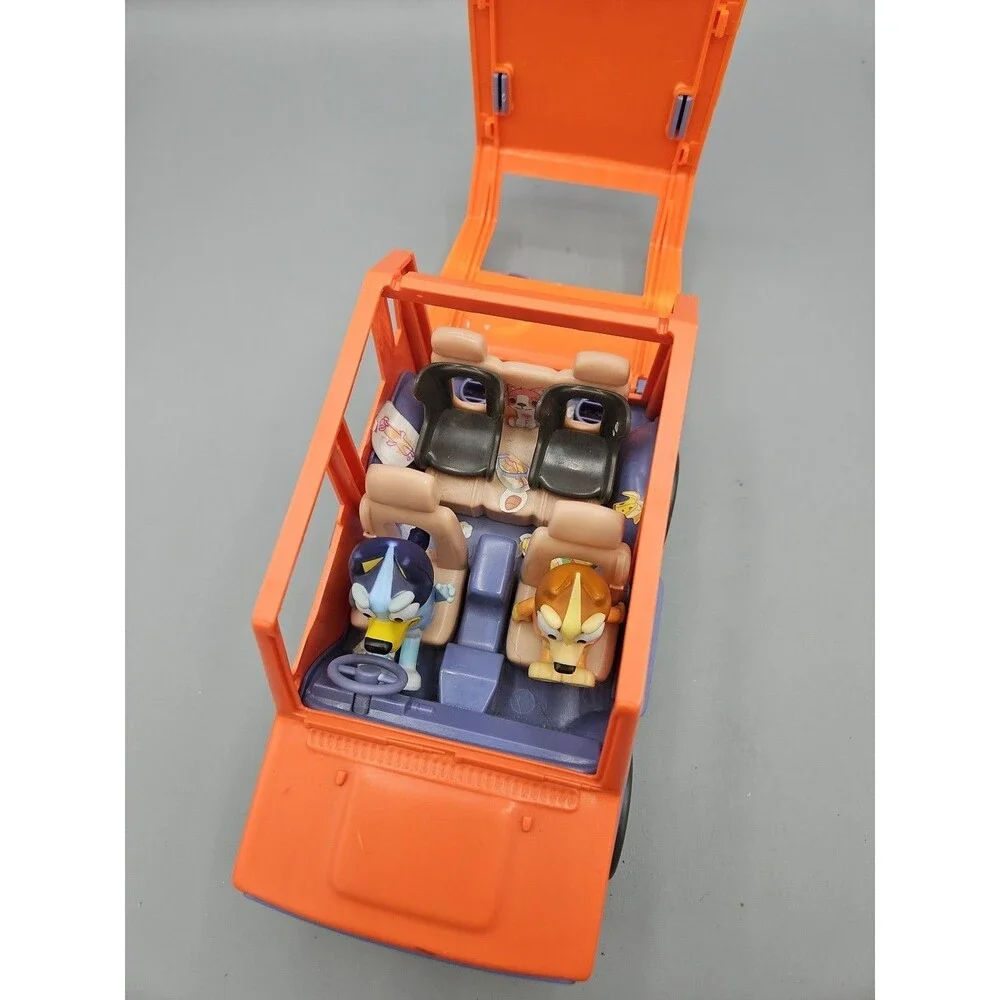 Bluey Heeler 4WD Family Vehicle toy car with  figures